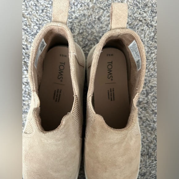 TOMS tan suede high top slip on shoes women’s size 8.5W - Picture 7 of 8